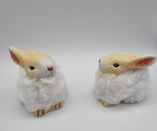 2 Hasen/ Häschen/ Kanninchen aus Ton mit Fell aus Kunstfaser zur Deko