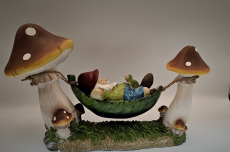 Gartenzwerg Pilz, Hängematte aus Poly Bunt