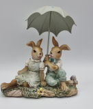 Hasenpaar sitzend mit Schirm, aus Poly Bunt / Grün